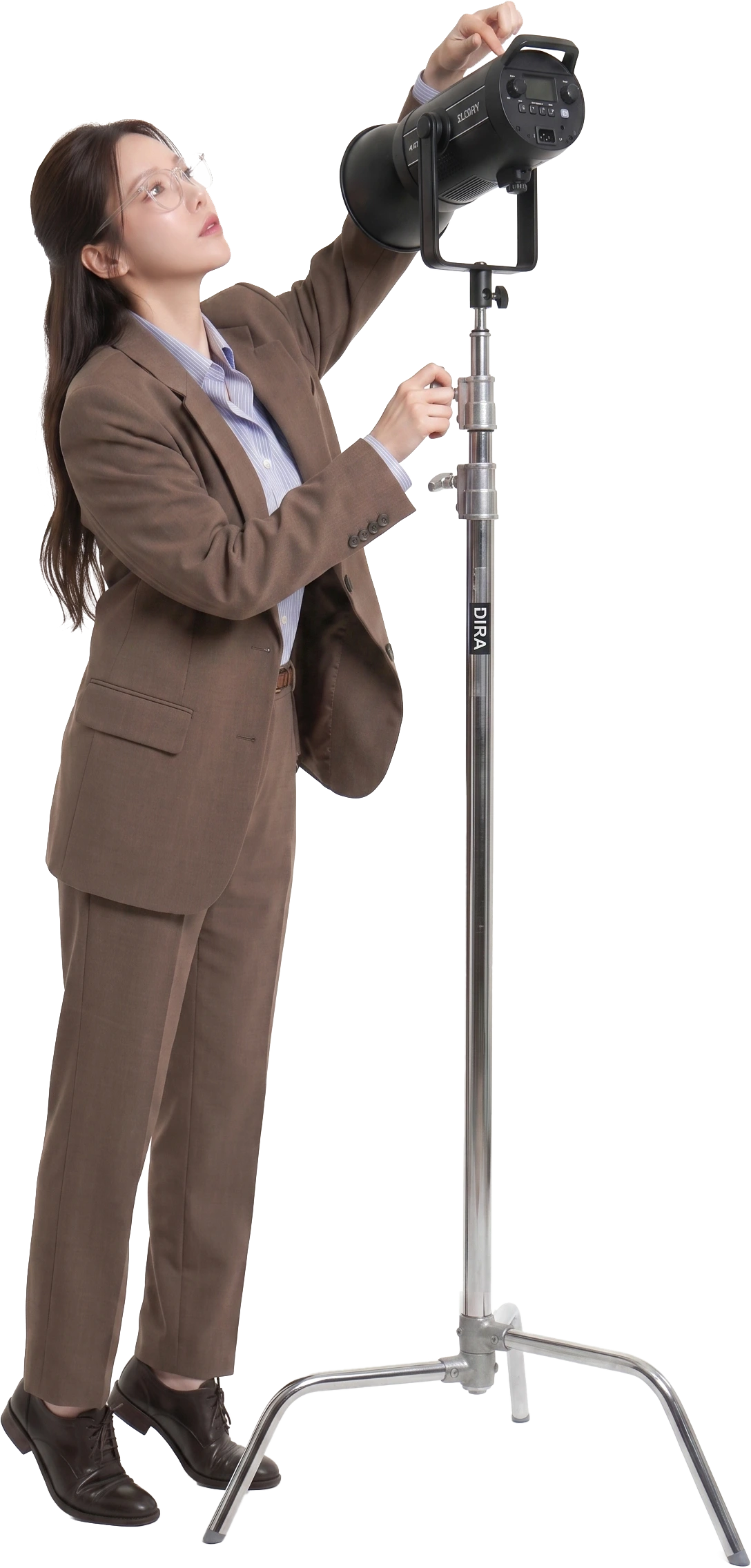 Dira mengatur lighting stand